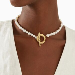 By Alona Naia Pearl Necklace in 18kt Gold-plated Bronze